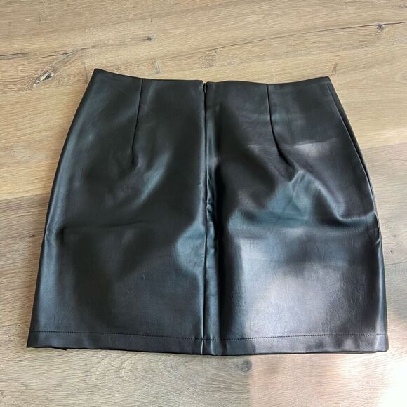 Showpo Women's Black Leather Flat Front Thigh Split A-Line Mini Skirt Size 10 - Picture 3 of 4